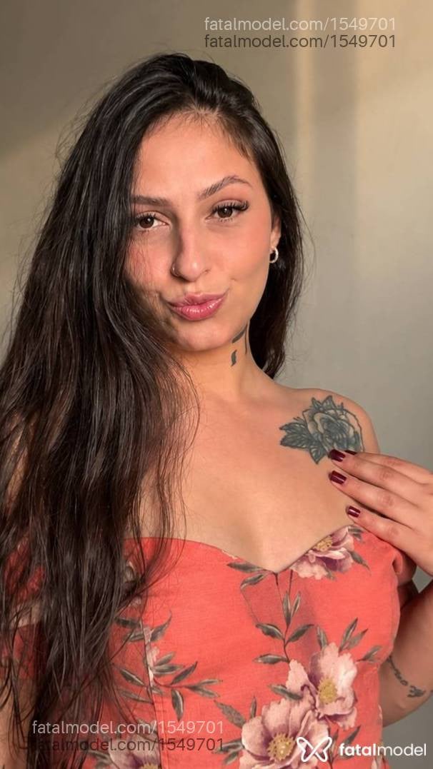 Acompanhante mulher com cabelo castanho de olhos castanhos - Ninna Zarovah