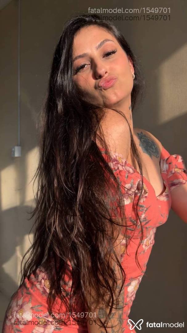 Acompanhante mulher com cabelo castanho de olhos castanhos - Ninna Zarovah