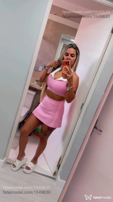 Acompanhante mulher loira (o) de olhos castanhos em Matinhos - Jade Miller