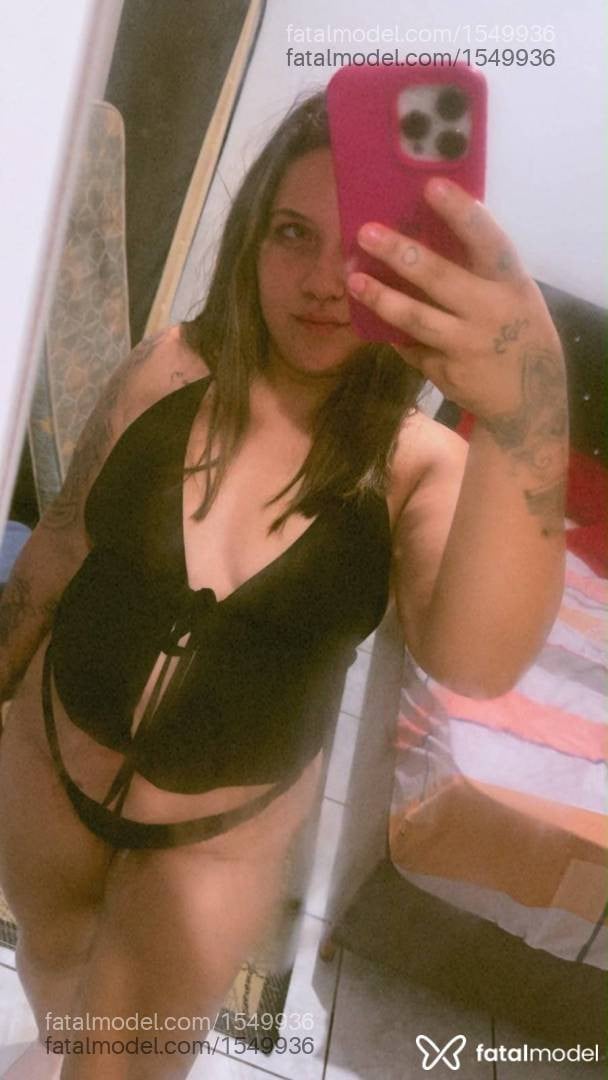 Acompanhante mulher com cabelo castanho de olhos verdes - Dudah