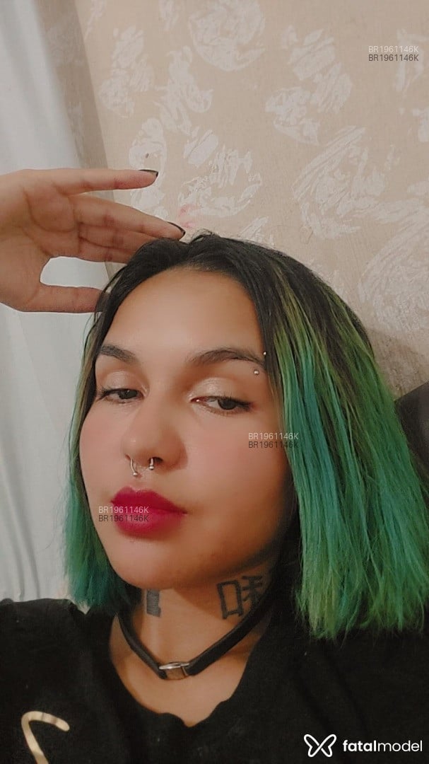 Acompanhante mulher com cabelo colorido de olhos azuis em Fortaleza - Mari jany