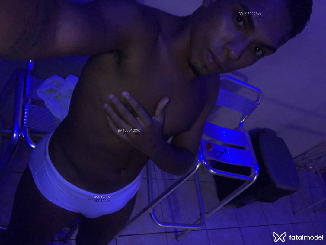 Acompanhante homem com cabelo castanho de olhos castanhos em Virtual - Lucas Baianinho
