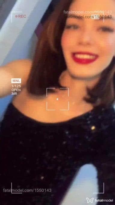 Acompanhante mulher com cabelo castanho de olhos verdes - Júlia Cavalieri