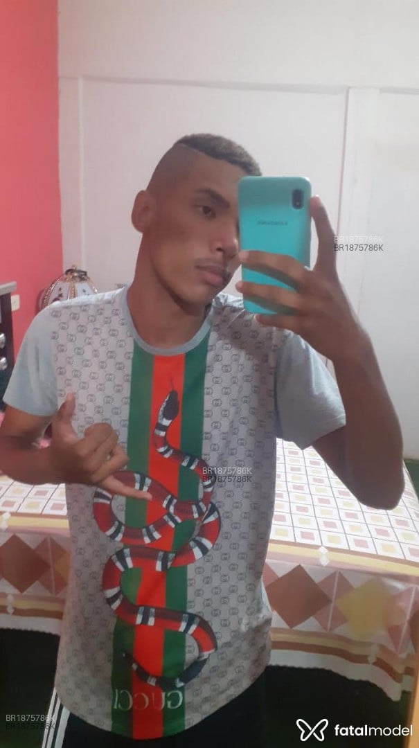 Acompanhante homem com cabelo castanho de olhos castanhos em Acreúna Acompanhante homem com cabelo castanho de olhos castanhos em Acreúna - Pretinho