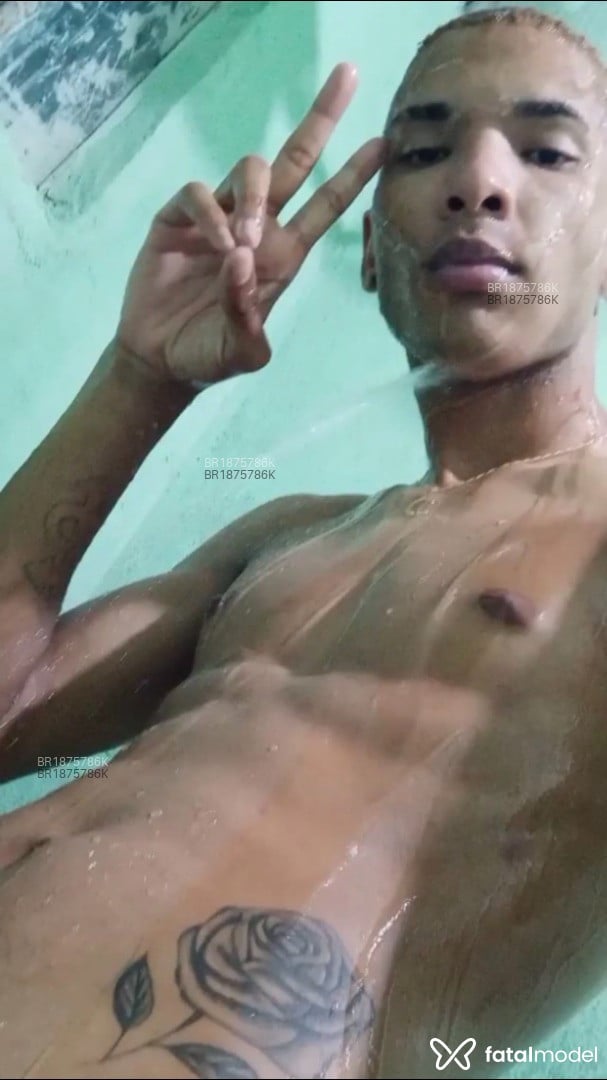 Acompanhante homem com cabelo castanho de olhos castanhos em Acreúna Acompanhante homem com cabelo castanho de olhos castanhos em Acreúna - Pretinho