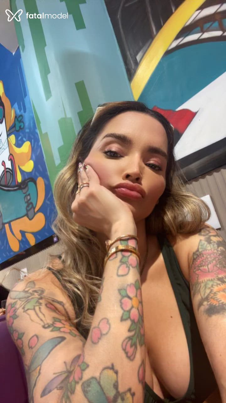 Acompanhante mulher loira (o) de olhos castanhos em São Paulo Acompanhante mulher loira (o) de olhos castanhos em São Paulo - Caroline bianca