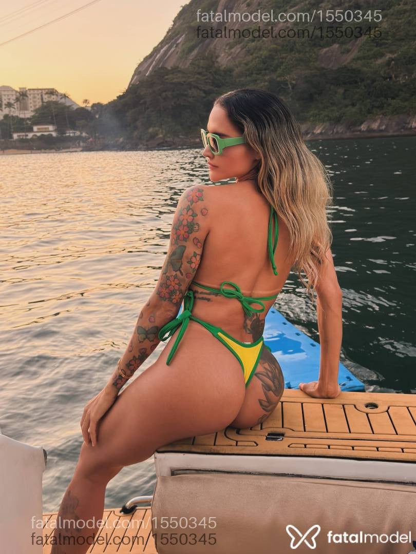 Acompanhante mulher loira (o) de olhos castanhos - Caroline bianca