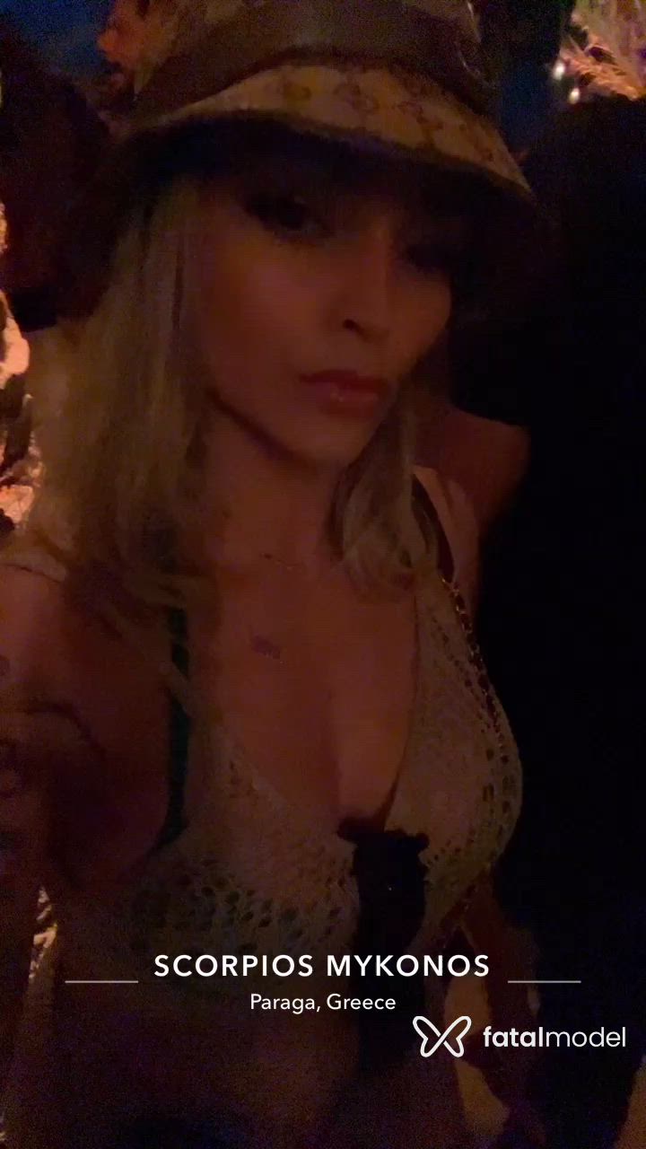 Acompanhante mulher loira (o) de olhos castanhos - Caroline bianca