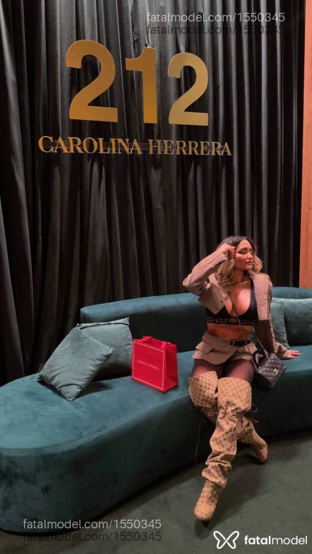 Acompanhante mulher loira (o) de olhos castanhos - Caroline bianca