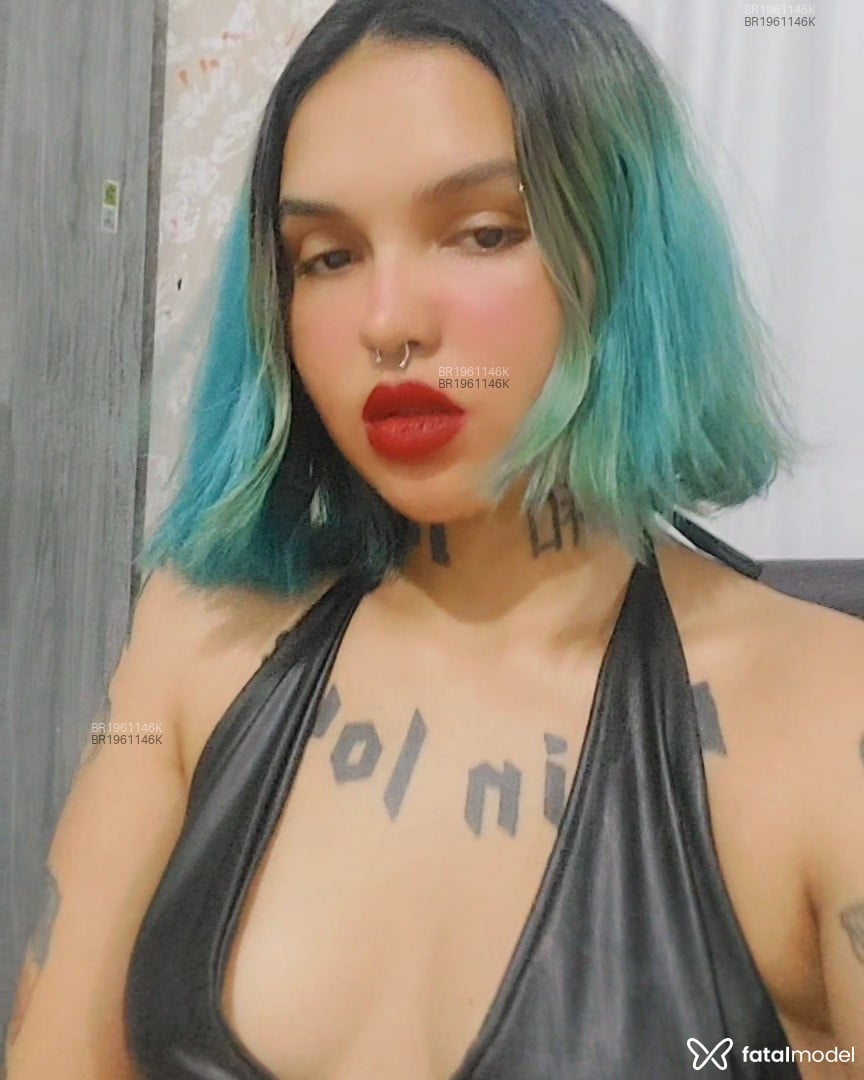 Acompanhante mulher com cabelo colorido de olhos azuis em Fortaleza - Mari jany