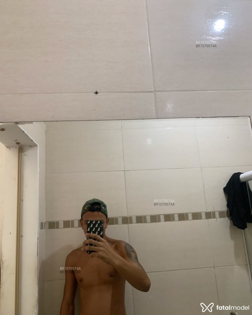 Acompanhante homem morena (o) de olhos castanhos em Virtual Acompanhante homem morena (o) de olhos castanhos em Virtual - Junior