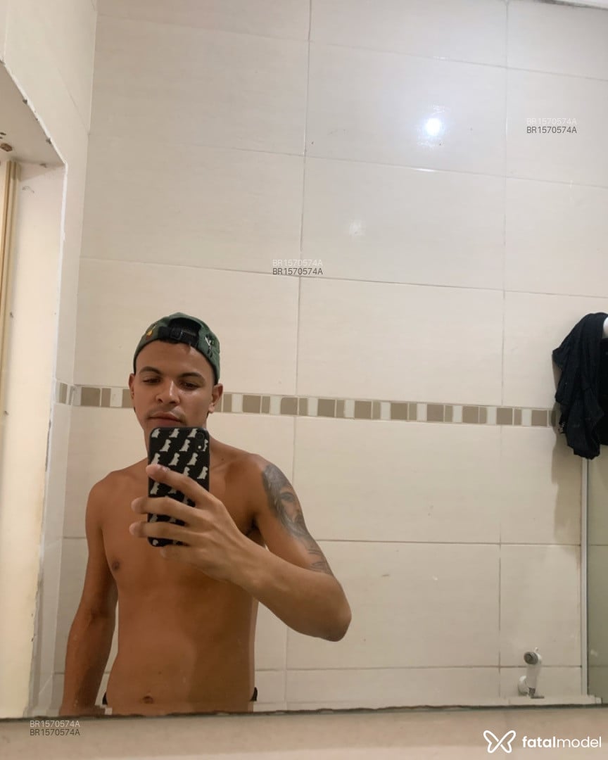 Acompanhante homem morena (o) de olhos castanhos em Virtual Acompanhante homem morena (o) de olhos castanhos em Virtual - Junior