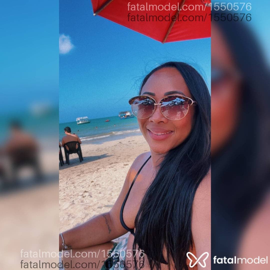 Acompanhante mulher com cabelo castanho de olhos castanhos - Leona