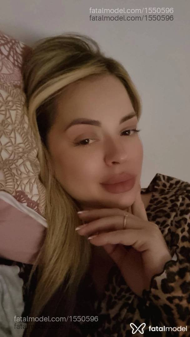 Acompanhante mulher loira (o) de olhos castanhos - Martina Lodi