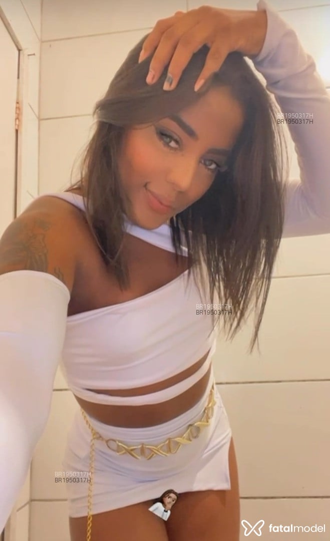 Acompanhante mulher trans com cabelo castanho de olhos pretos em Feira de Santana - Paloma Araújo