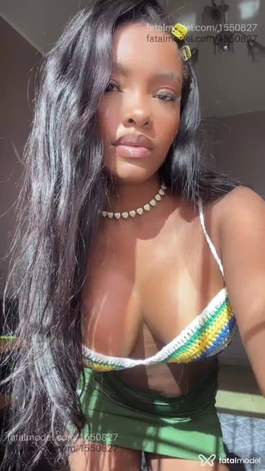 Acompanhante mulher com cabelo castanho de olhos castanhos - THAÍS ARAUJO