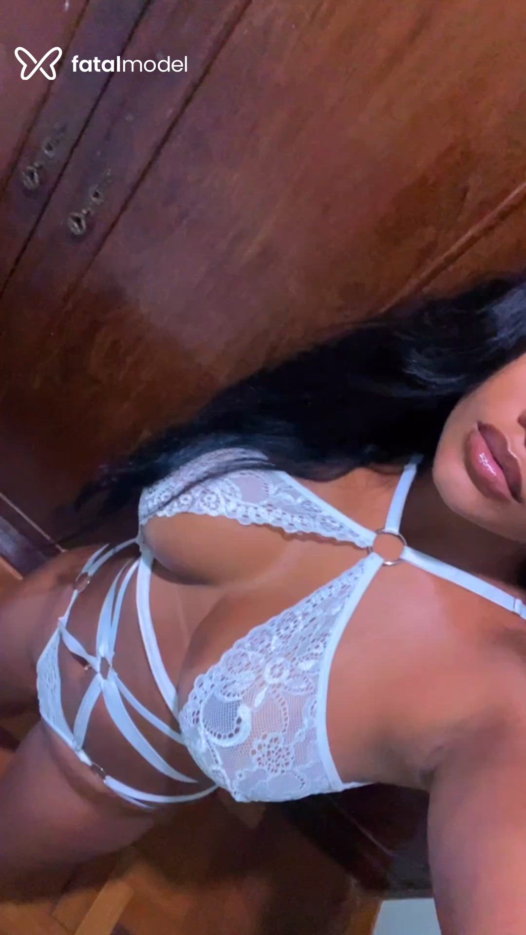 Acompanhante mulher com cabelo castanho de olhos castanhos - THAÍS ARAUJO