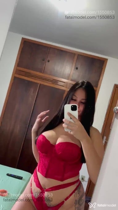Acompanhante mulher morena (o) de olhos castanhos - Yasmin