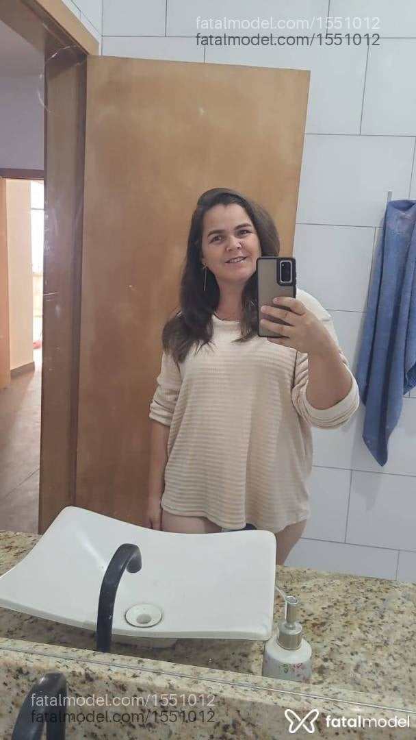Acompanhante mulher loira (o) de olhos verdes em Passos - Camila Amorim