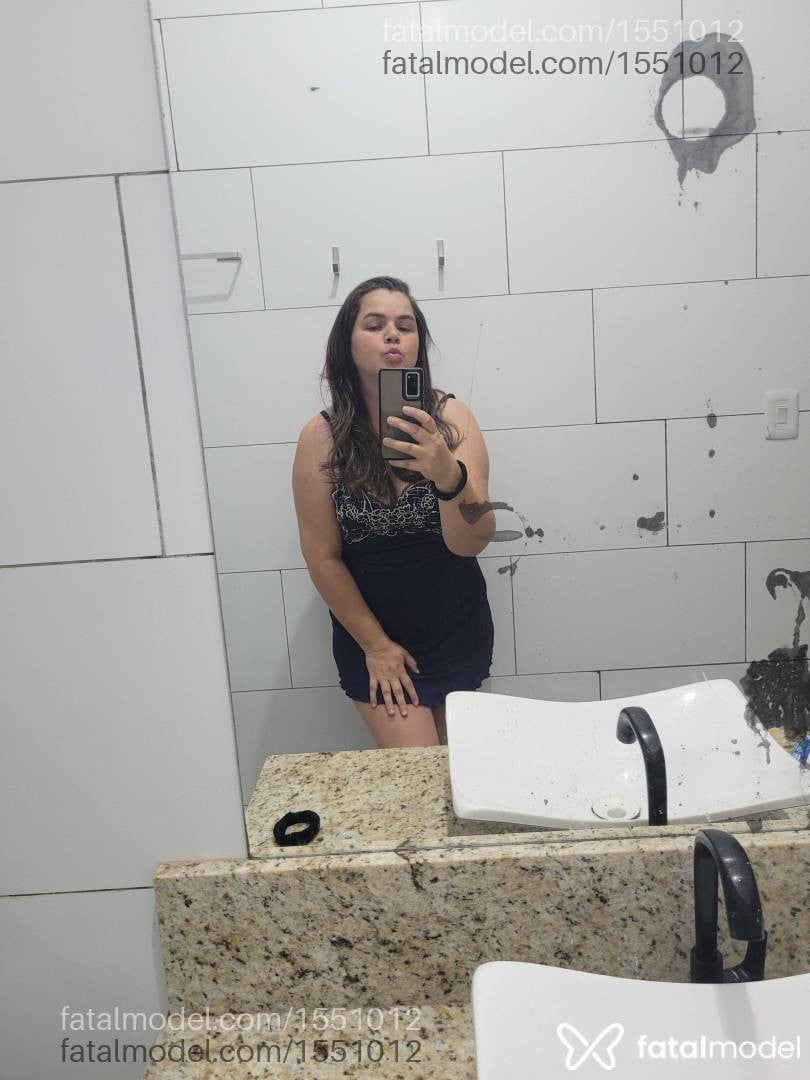 Acompanhante mulher loira (o) de olhos verdes - Camila Amorim