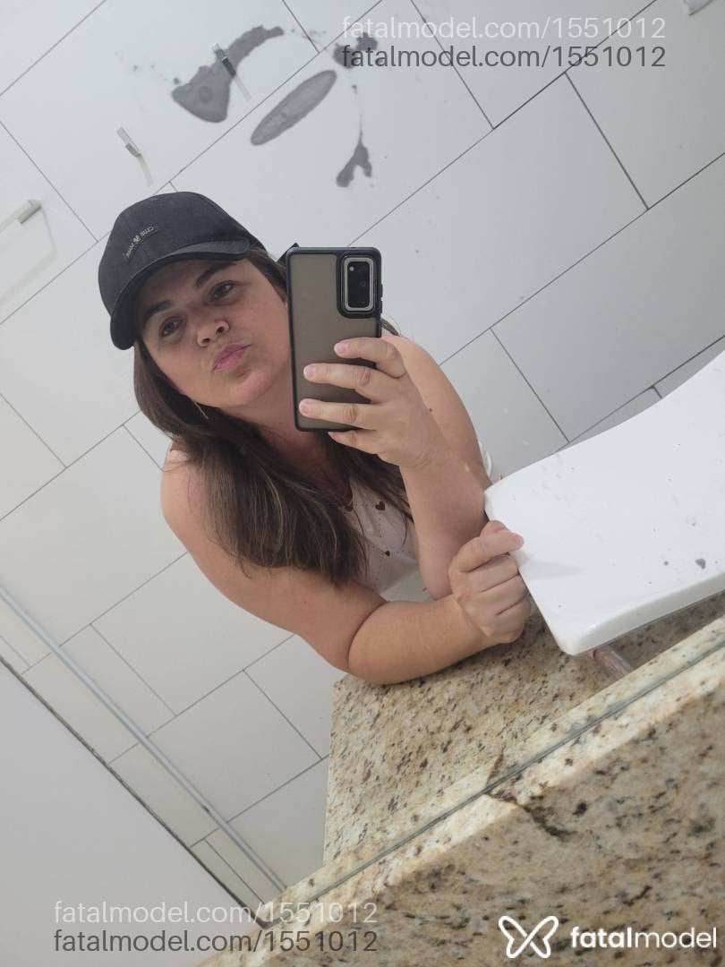 Acompanhante mulher loira (o) de olhos verdes - Camila Amorim