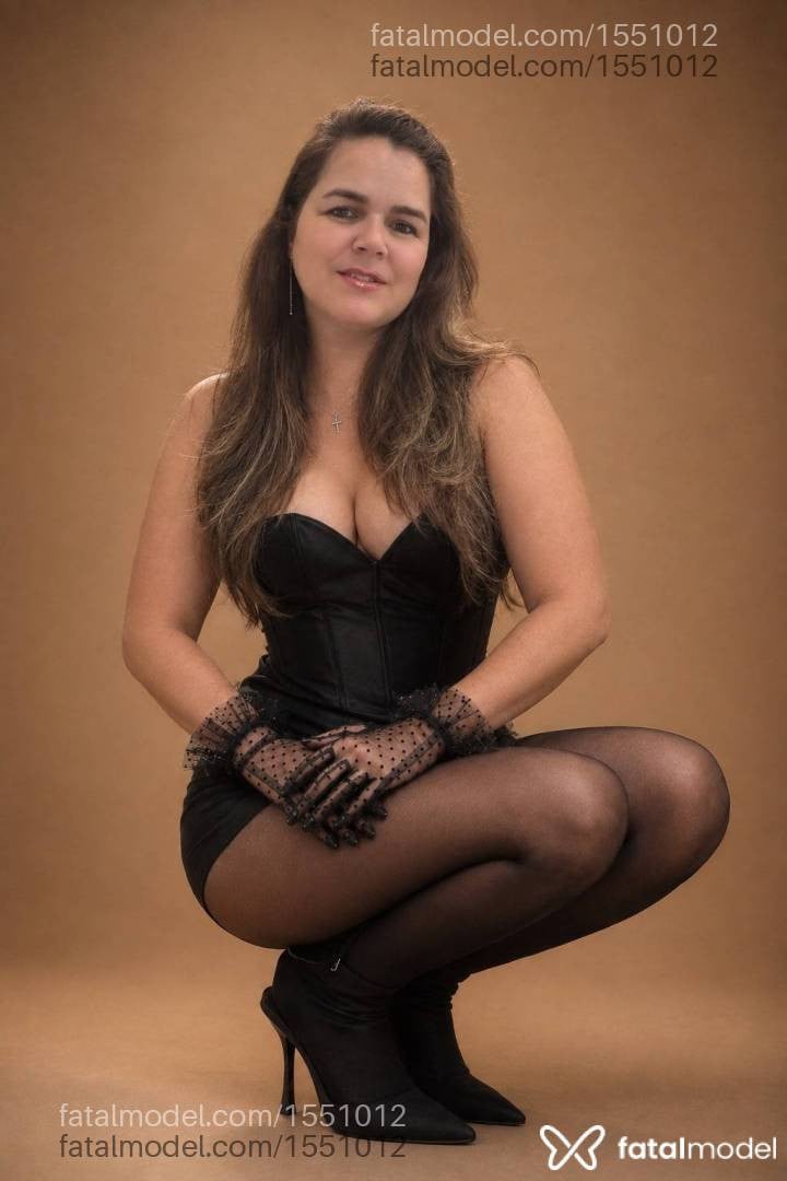 Acompanhante mulher loira (o) de olhos verdes - Camila Amorim