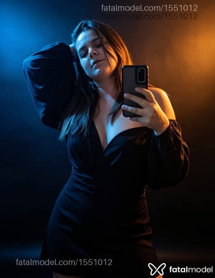 Acompanhante mulher loira (o) de olhos verdes - Camila Amorim
