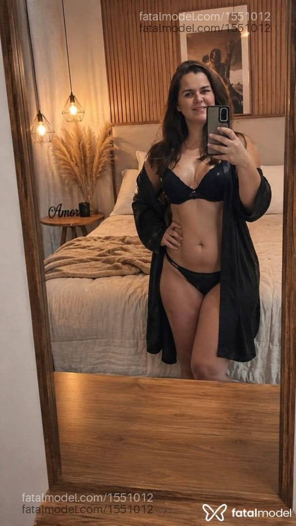 Acompanhante mulher loira (o) de olhos verdes - Camila Amorim