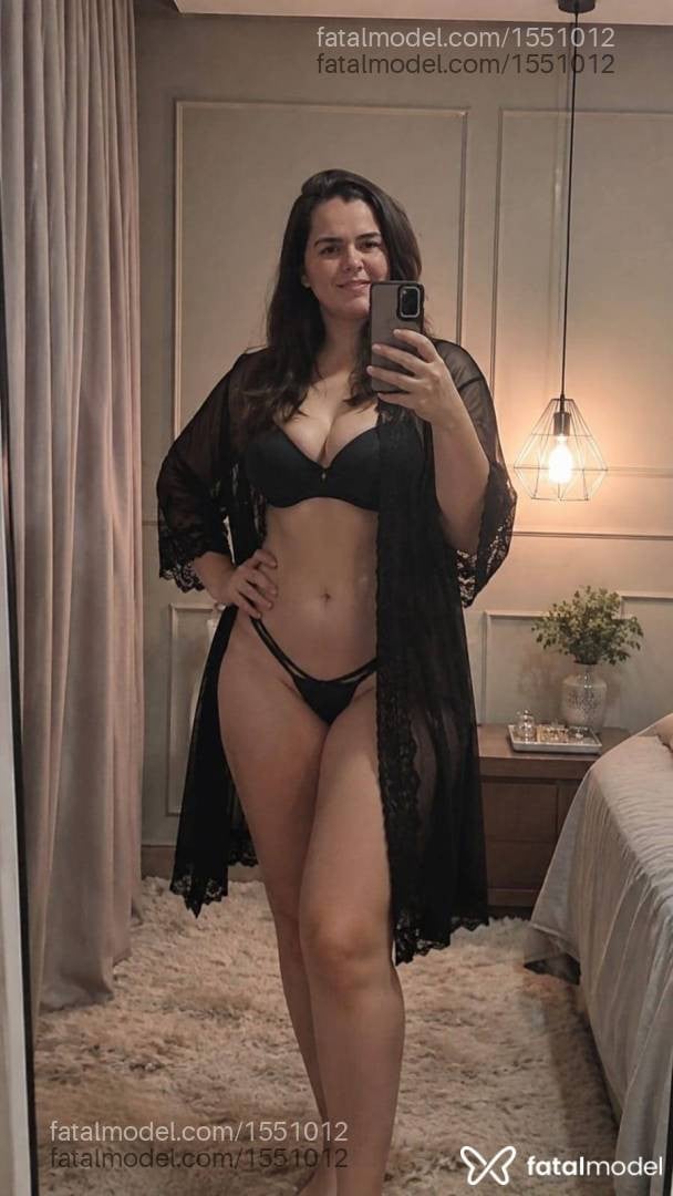 Acompanhante mulher loira (o) de olhos verdes - Camila Amorim
