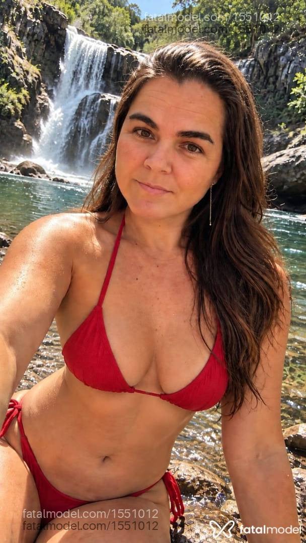 Acompanhante mulher loira (o) de olhos verdes - Camila Amorim