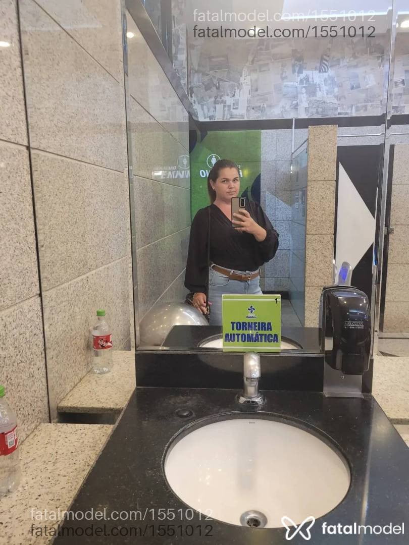 Acompanhante mulher loira (o) de olhos verdes - Camila Amorim