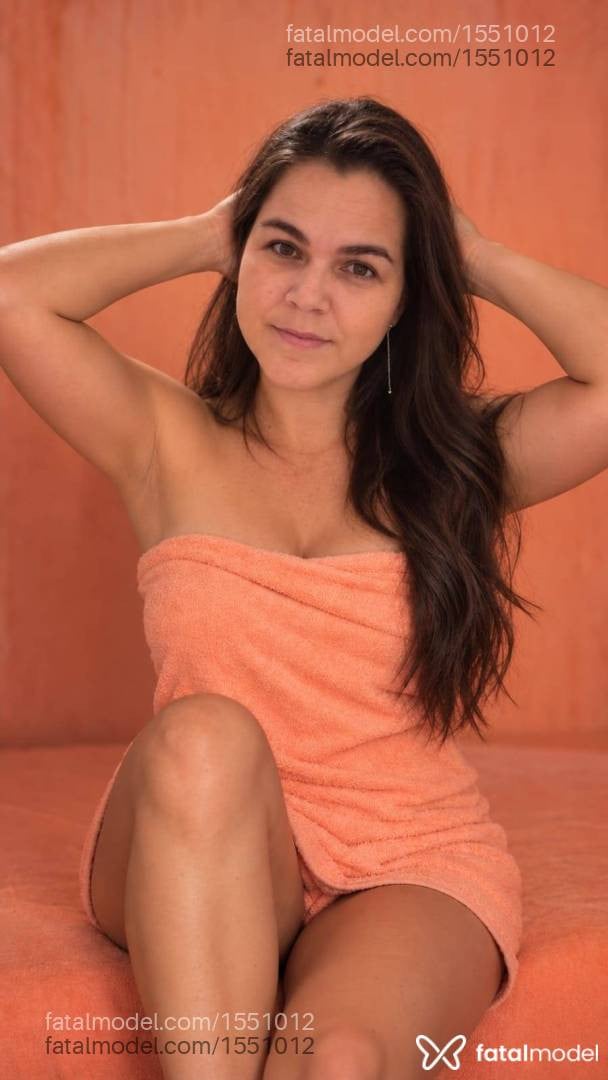 Acompanhante mulher loira (o) de olhos verdes - Camila Amorim