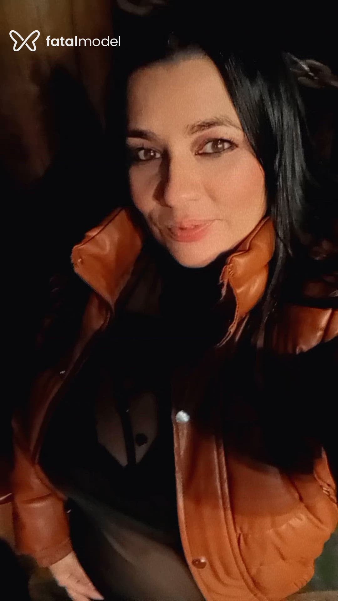 Acompanhante mulher morena (o) de olhos mel - Luana Savage Acompanhante mulher morena (o) de olhos mel - Luana Savage