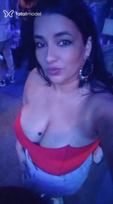 Acompanhante mulher morena (o) de olhos mel - Luana Savage Acompanhante mulher morena (o) de olhos mel - Luana Savage