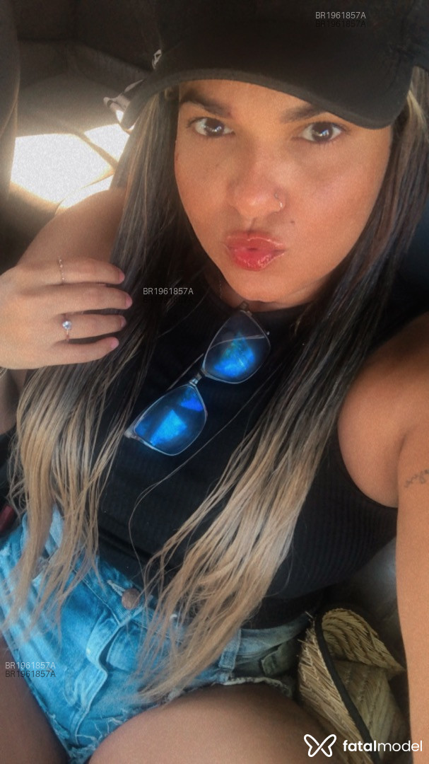 Acompanhante mulher loira (o) de olhos castanhos em Rio de Janeiro Acompanhante mulher loira (o) de olhos castanhos em Rio de Janeiro - Poly