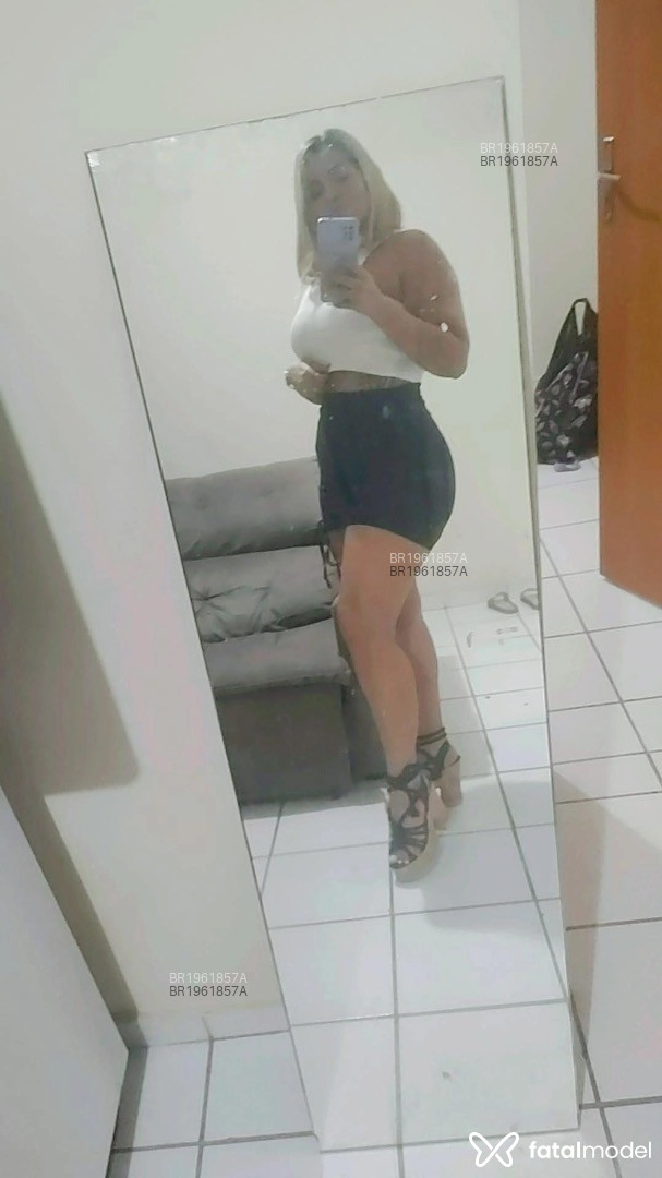 Acompanhante mulher loira (o) de olhos castanhos em Rio de Janeiro Acompanhante mulher loira (o) de olhos castanhos em Rio de Janeiro - Poly