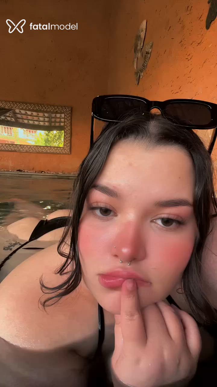 Acompanhante mulher com cabelo castanho de olhos mel - Natália Sanches