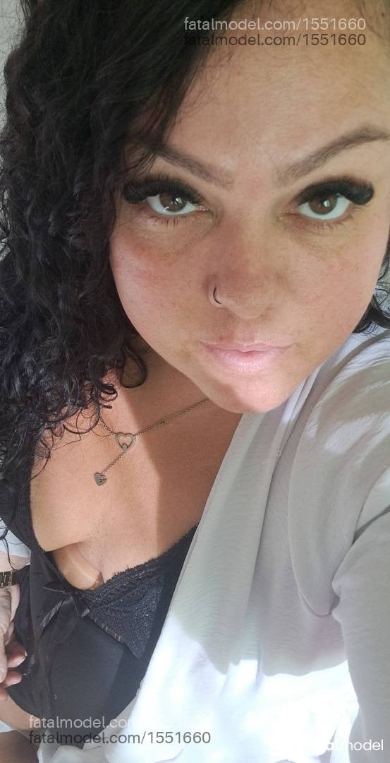 Acompanhante mulher morena (o) de olhos mel - TINA BORGES