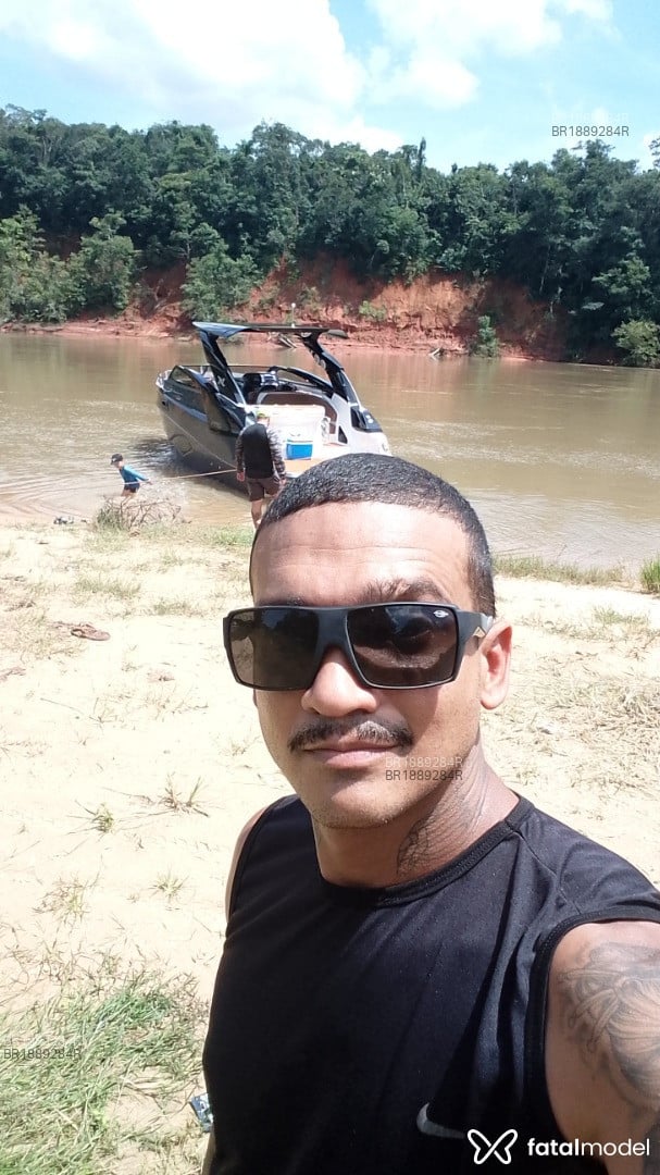 Acompanhante homem morena (o) de olhos castanhos - Henrique Acompanhante homem morena (o) de olhos castanhos - Henrique
