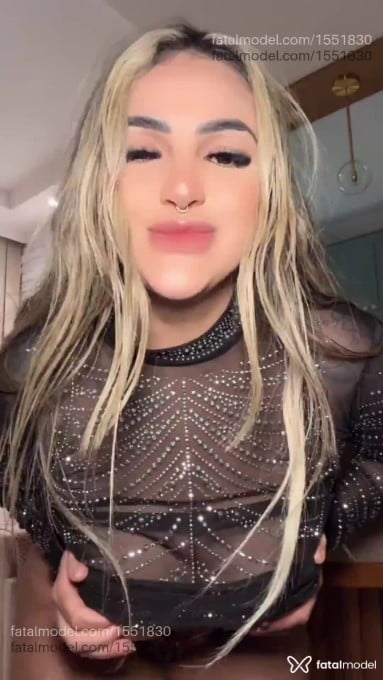 Acompanhante mulher loira (o) de olhos castanhos em Virtual - Scarlet