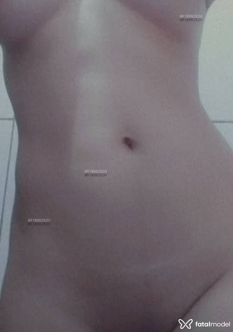 Acompanhante mulher morena (o) de olhos azuis - Katrine