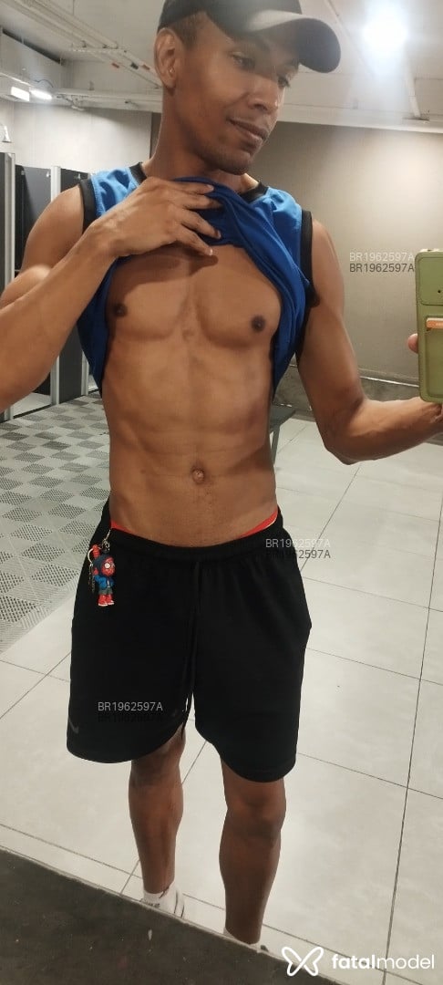 Acompanhante homem morena (o) de olhos pretos em Rio de Janeiro - Henri