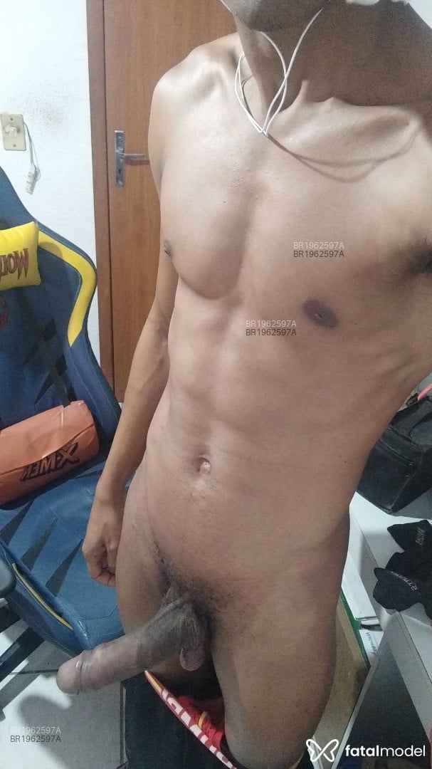 Acompanhante homem morena (o) de olhos pretos em Rio de Janeiro - Henri