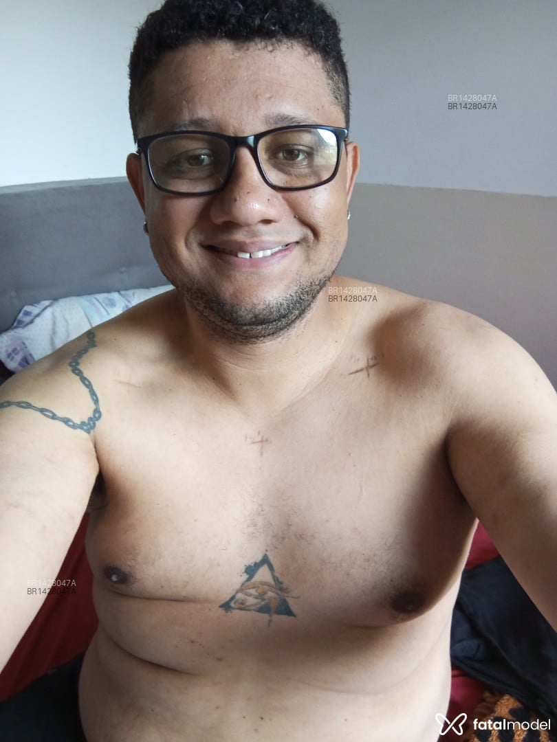 Acompanhante homem com cabelo castanho de olhos castanhos - Ludioprazer Acompanhante homem com cabelo castanho de olhos castanhos - Ludioprazer