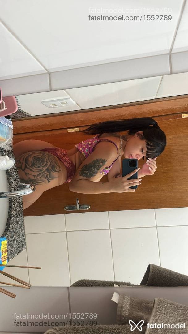 Acompanhante mulher morena (o) de olhos castanhos - Mirella