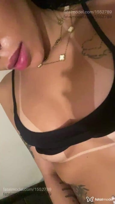 Acompanhante mulher morena (o) de olhos castanhos - Mirella