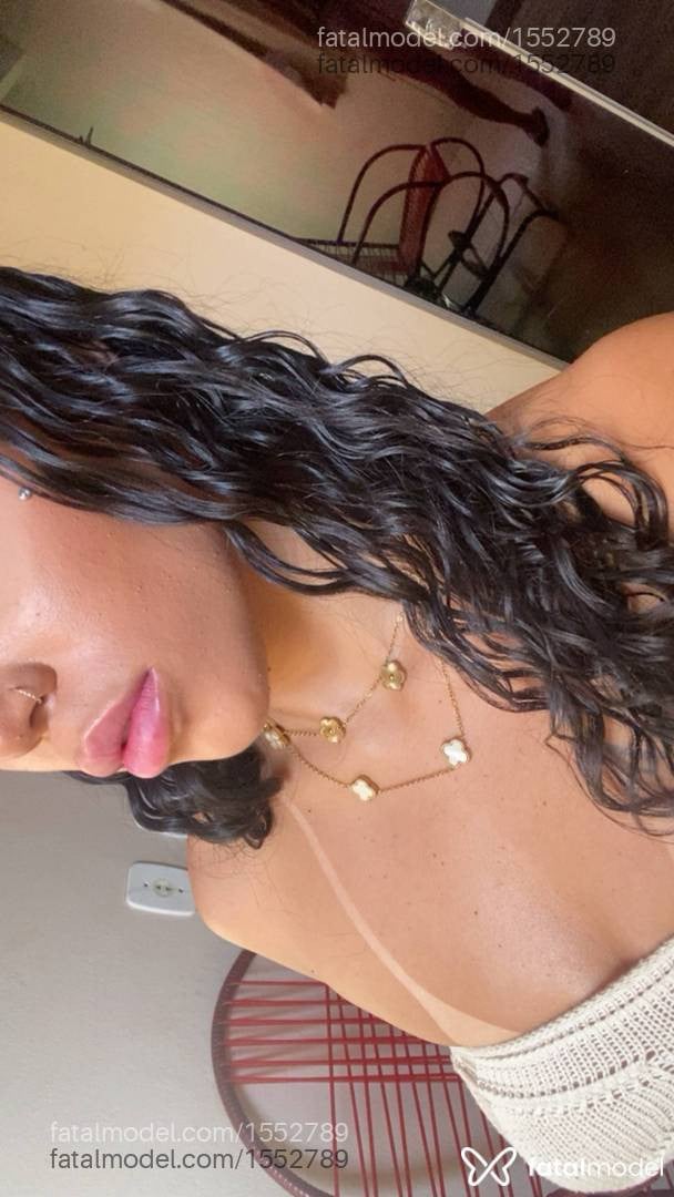 Acompanhante mulher morena (o) de olhos castanhos - Mirella