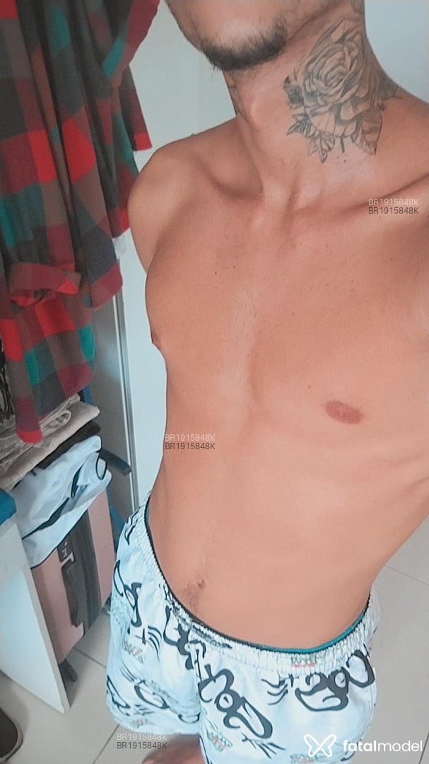 Acompanhante homem com cabelo castanho de olhos castanhos em Vila Velha - Platinado