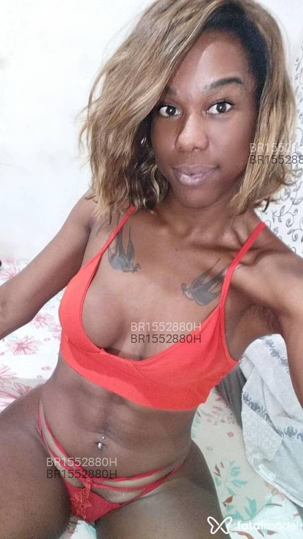 Acompanhante mulher trans loira (o) de olhos castanhos - Patricia Lemos