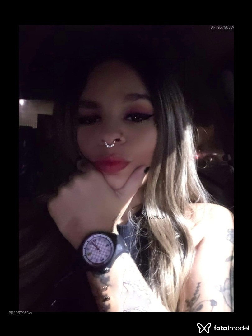 Acompanhante mulher loira (o) de olhos castanhos em Virtual - Paola Vick